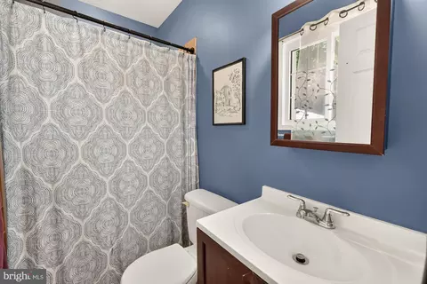 Bath - 10202 Leslie St, Silver Spring, MD 20902 photo 3 of 4