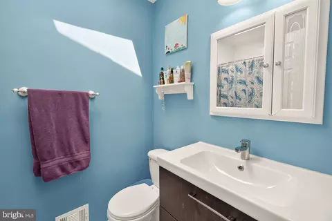 Bath - 10202 Leslie St, Silver Spring, MD 20902 photo 1 of 4