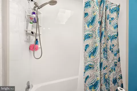 Bath - 10202 Leslie St, Silver Spring, MD 20902 photo 2 of 4