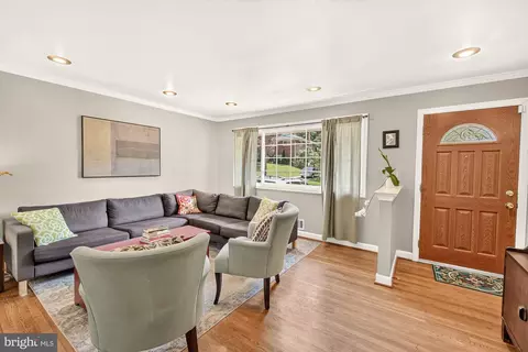 Entry Way - 10202 Leslie St, Silver Spring, MD 20902 photo 1 of 5