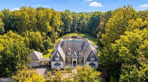 11218 River View Dr, Potomac, MD 20854