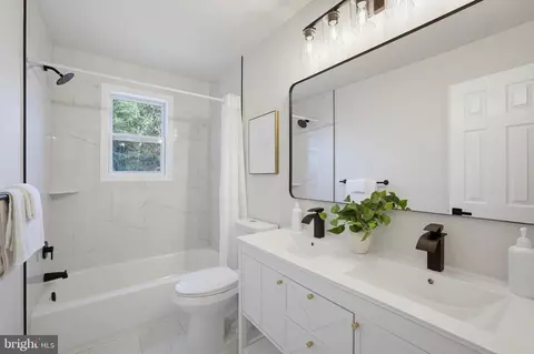 Bath - 12718 Eldrid Pl, Silver Spring, MD 20904 photo 2 of 5