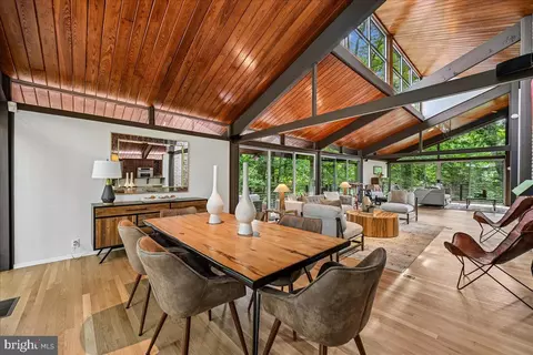 6620 Fernwood Ct, Bethesda, MD 20817
