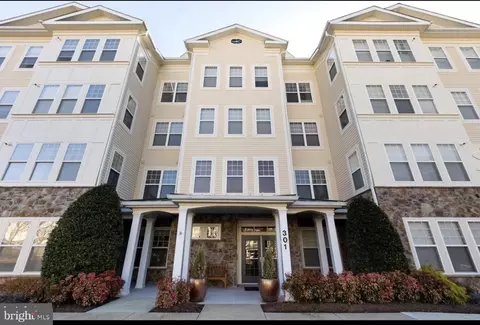 301 High Gables #402, Gaithersburg, MD 20878