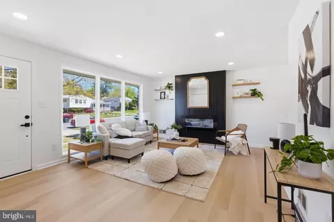 Living - 13220 Holdridge Rd, Silver Spring, MD 20906 photo 2 of 5