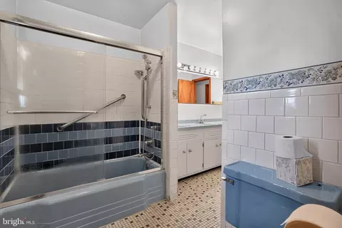 Bath - 22300 Peach Tree Rd, Boyds, MD 20841 photo 3 of 4