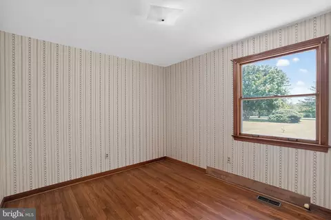 Bedroom - 22300 Peach Tree Rd, Boyds, MD 20841 photo 5 of 6