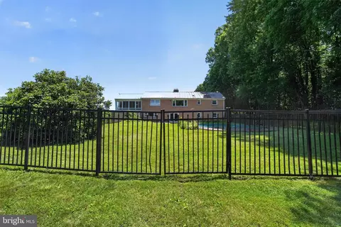 Exterior - 22300 Peach Tree Rd, Boyds, MD 20841 photo 4 of 10