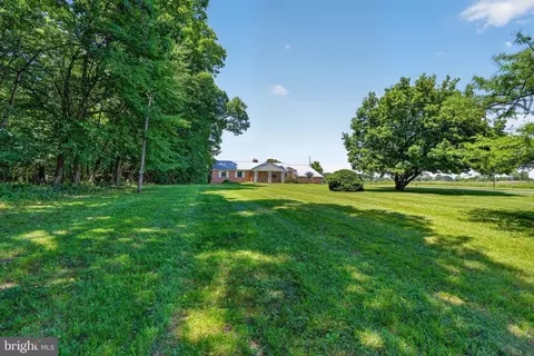 Exterior - 22300 Peach Tree Rd, Boyds, MD 20841 photo 5 of 10