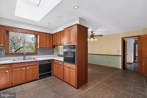 Kitchen - 22300 Peach Tree Rd, Boyds, MD 20841 photo 3 of 4