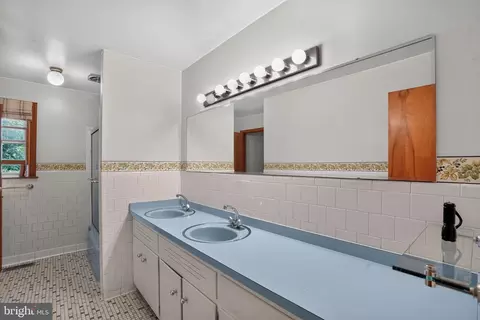 Bath - 22300 Peach Tree Rd, Boyds, MD 20841 photo 2 of 4