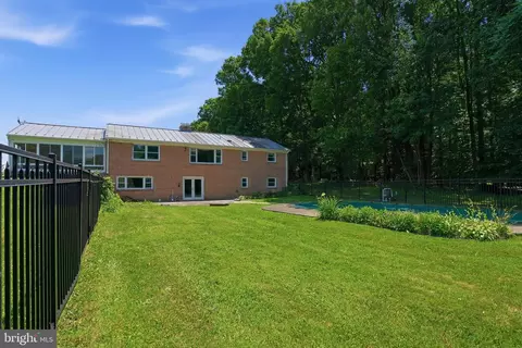 Exterior - 22300 Peach Tree Rd, Boyds, MD 20841 photo 7 of 10