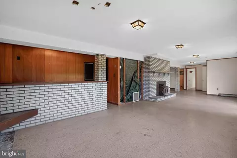Living - 22300 Peach Tree Rd, Boyds, MD 20841 photo 4 of 6