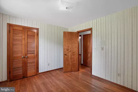 Bedroom - 22300 Peach Tree Rd, Boyds, MD 20841 photo 4 of 6