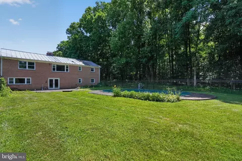 Exterior - 22300 Peach Tree Rd, Boyds, MD 20841 photo 6 of 10