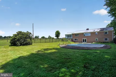 Exterior - 22300 Peach Tree Rd, Boyds, MD 20841 photo 3 of 10