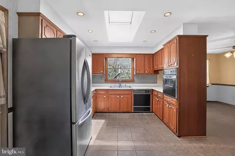 Kitchen - 22300 Peach Tree Rd, Boyds, MD 20841 photo 2 of 4