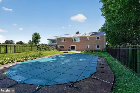 Exterior - 22300 Peach Tree Rd, Boyds, MD 20841 photo 8 of 10