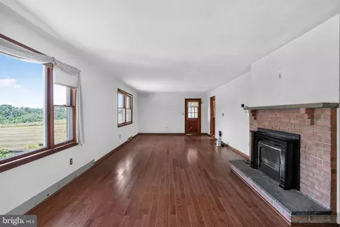Living - 22300 Peach Tree Rd, Boyds, MD 20841 photo 1 of 6