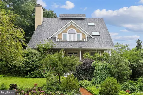 3701 Shepherd St, Chevy Chase, MD 20815