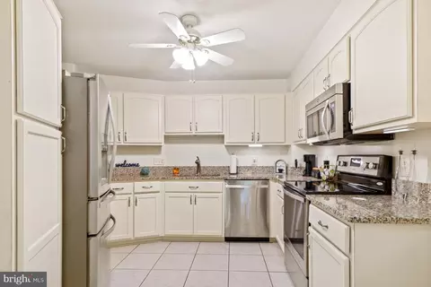 Kitchen - 14805 Pennfield Cir #206, Silver Spring, MD 20906 photo 2 of 4