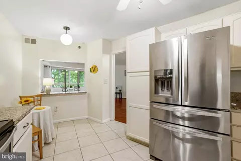Kitchen - 14805 Pennfield Cir #206, Silver Spring, MD 20906 photo 3 of 4