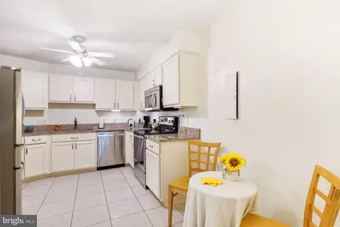 Kitchen - 14805 Pennfield Cir #206, Silver Spring, MD 20906 photo 4 of 4
