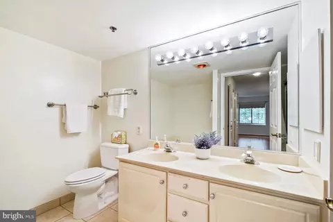 Bath - 14805 Pennfield Cir #206, Silver Spring, MD 20906 photo 4 of 4