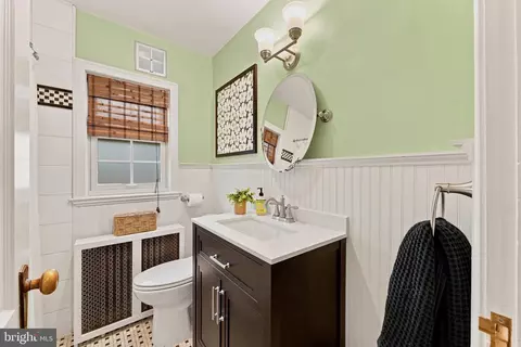 Bath - 9404 Worth Ave, Silver Spring, MD 20901 photo 2 of 3