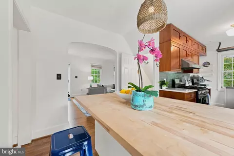 Kitchen - 9404 Worth Ave, Silver Spring, MD 20901 photo 7 of 8