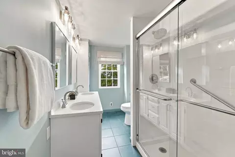 Bath - 9318 Worth Ave, Silver Spring, MD 20901 photo 3 of 3