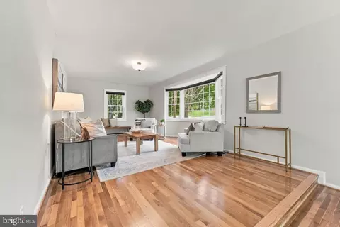 Living - 9318 Worth Ave, Silver Spring, MD 20901 photo 3 of 4