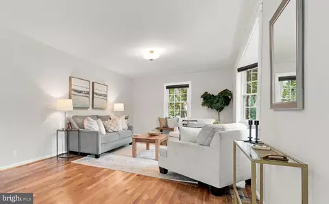 Living - 9318 Worth Ave, Silver Spring, MD 20901 photo 2 of 4