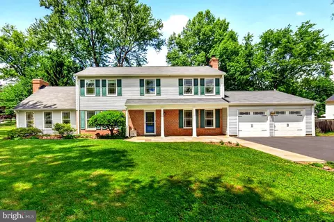 19613 Bodmer Ave, Poolesville, MD 20837