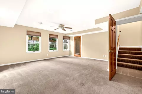 Living - 19613 Bodmer Ave, Poolesville, MD 20837 photo 5 of 7