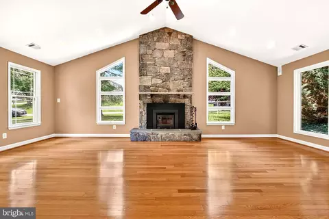 Living - 19613 Bodmer Ave, Poolesville, MD 20837 photo 2 of 7