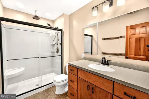 Bath - 19613 Bodmer Ave, Poolesville, MD 20837 photo 1 of 3