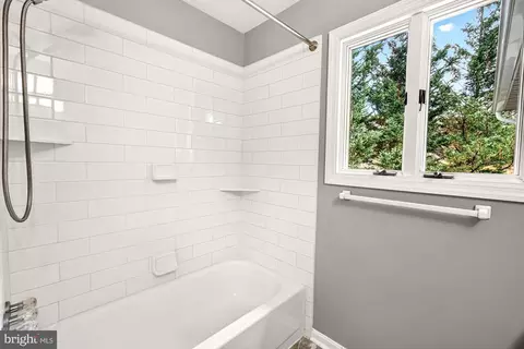 Bath - 19613 Bodmer Ave, Poolesville, MD 20837 photo 3 of 3