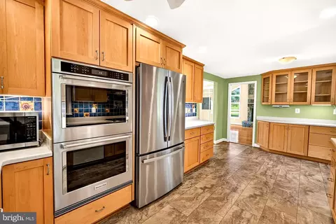 Kitchen - 19613 Bodmer Ave, Poolesville, MD 20837 photo 3 of 10