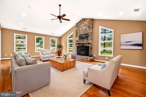 Living - 19613 Bodmer Ave, Poolesville, MD 20837 photo 3 of 7