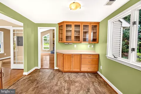 Kitchen - 19613 Bodmer Ave, Poolesville, MD 20837 photo 9 of 10