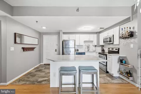 24 Courthouse Sq #306, Rockville, MD 20850