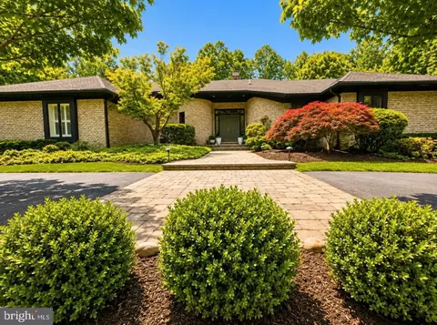 11621 Lake Potomac Dr, Potomac, MD 20854