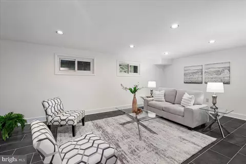Living - 9817 Cherry Tree Ln, Silver Spring, MD 20901 photo 3 of 4