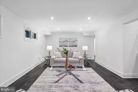 Living - 9817 Cherry Tree Ln, Silver Spring, MD 20901 photo 4 of 4