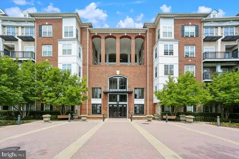 501 Hungerford Dr #105, Rockville, MD 20850