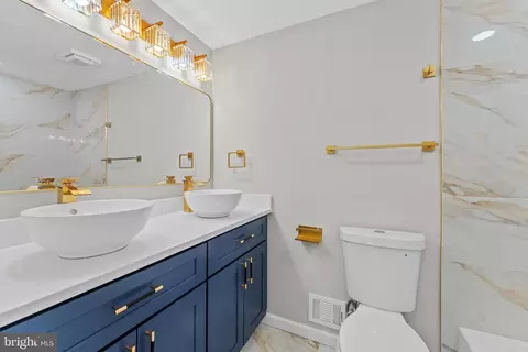 Bath - 671 Concerto Ln, Silver Spring, MD 20901 photo 2 of 5