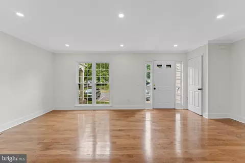 Living - 671 Concerto Ln, Silver Spring, MD 20901 photo 8 of 9