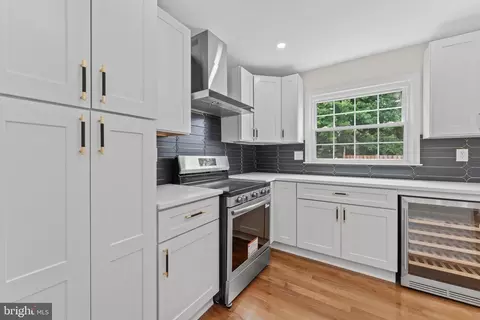 Kitchen - 671 Concerto Ln, Silver Spring, MD 20901 photo 4 of 6