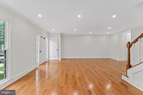 Living - 671 Concerto Ln, Silver Spring, MD 20901 photo 6 of 9